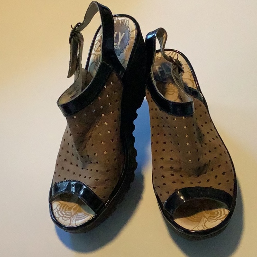 Fly London black and taupe sandals sz 38